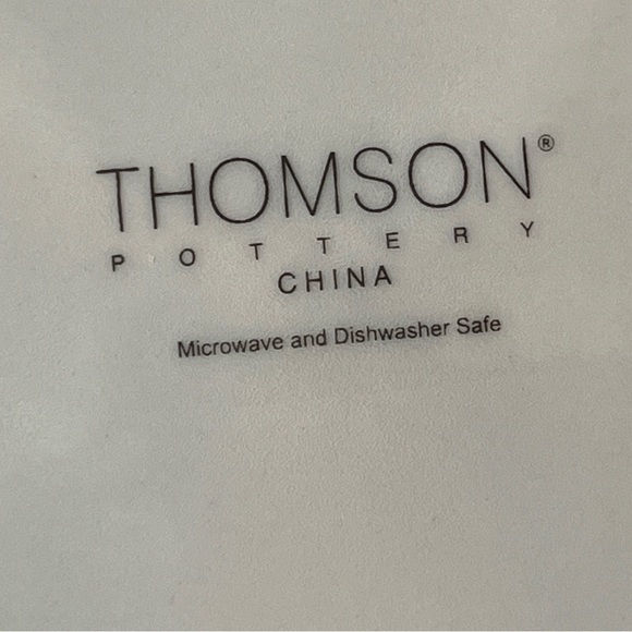 4 pc Place Setting “ Snowman” Design - Thompson Pottery - Like New - Picture 5 of 9